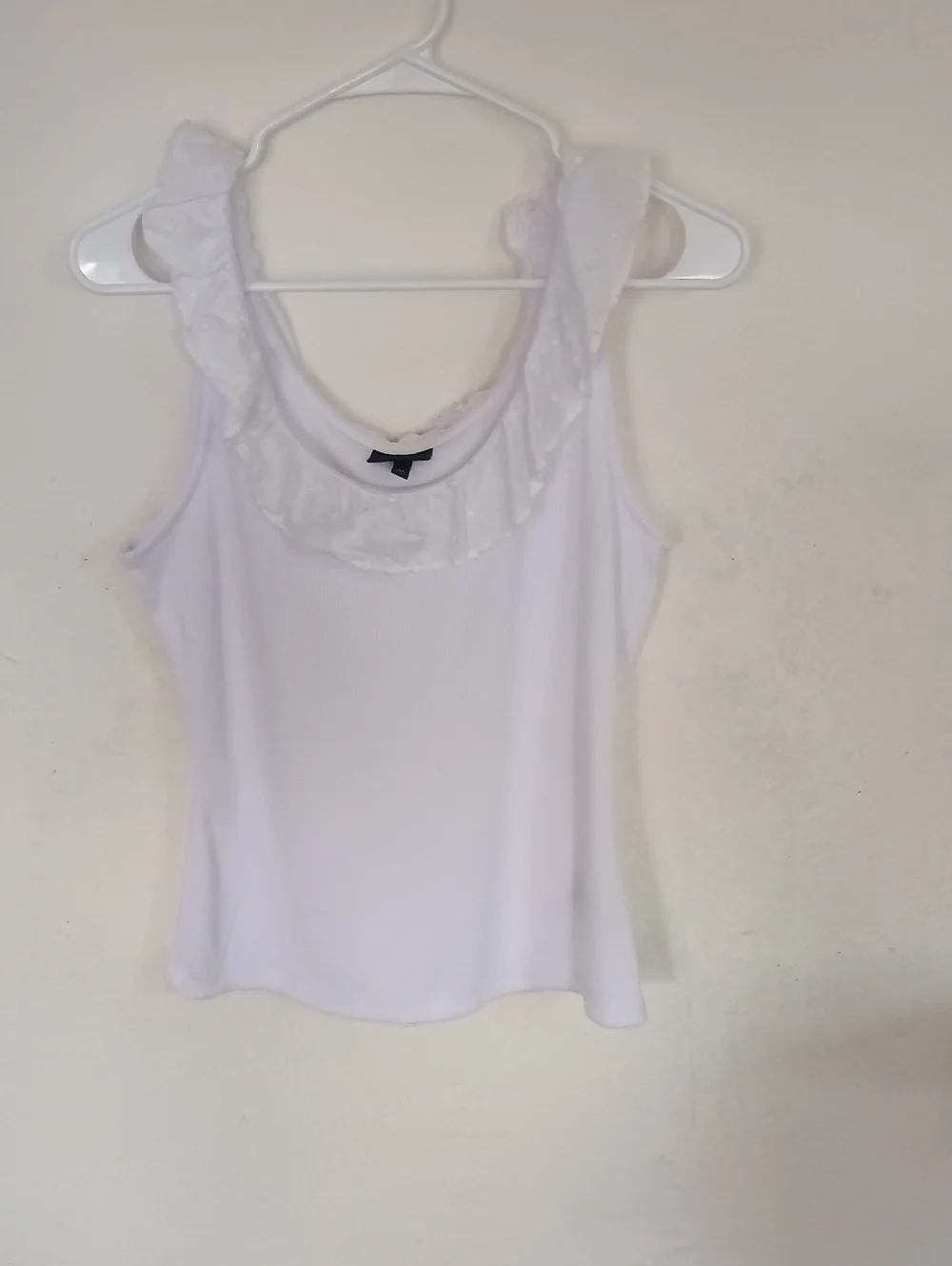 Who What Wear White Ruffle Neck Sleeveless Camisole - Picture 1 of 7
